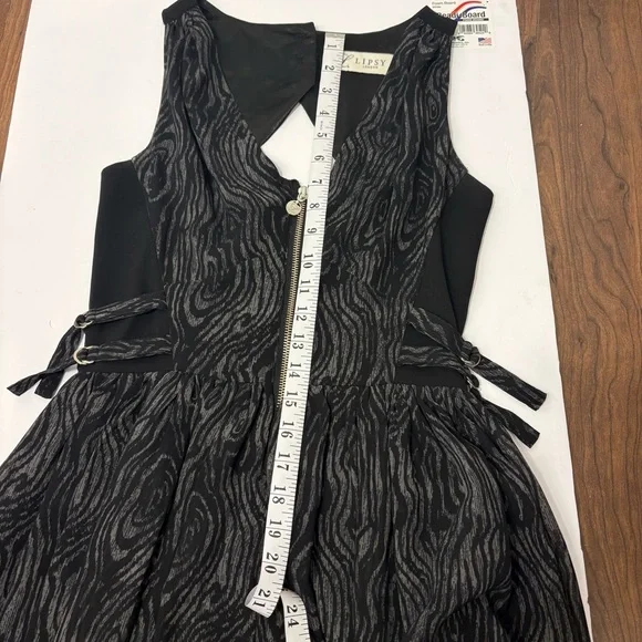 Lipsy Black sleeveless dress with zipper in the front, hooks, buttons, size 6 - Picture 9 of 10